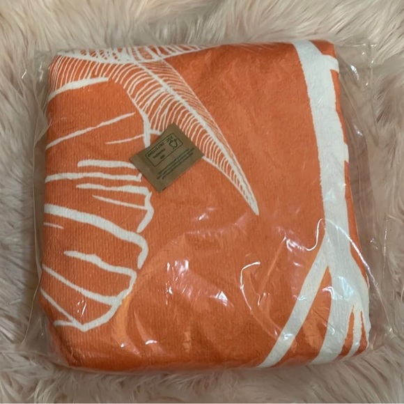 Summer & Rose Outdoor Roundie - Picture 4 of 4